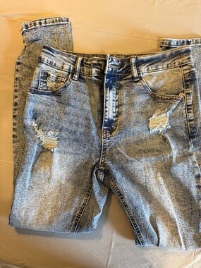 SHEIN Women's Light Blue Distressed Skinny Jeans